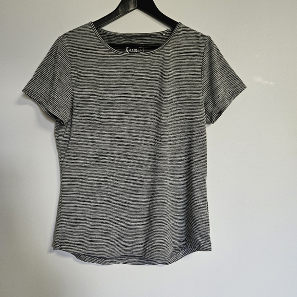 Zyia women's black and white Active tee - Picture 7 of 7